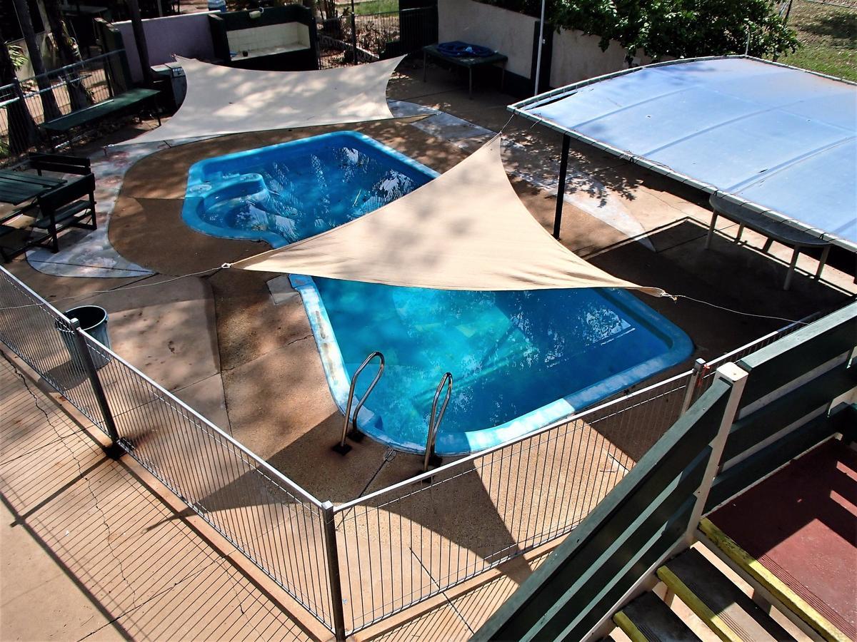 A Pousada Palm Court Backpackers Katherine Exterior foto